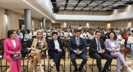 Zdjęcie przedstawia uczestników forum na Auli podczas Forum Pomocy Społecznej