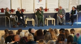 Prelegenci podczas panelu